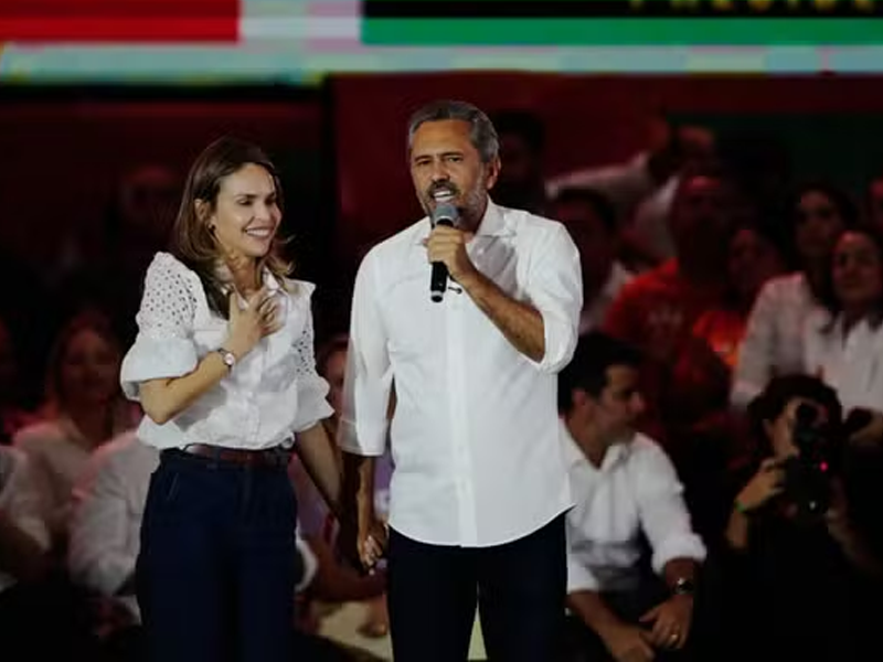 Elmano declara R$ 366 mil em bens ao TSE; Gabriella Aguiar informa patrimônio de R$ 699 mil