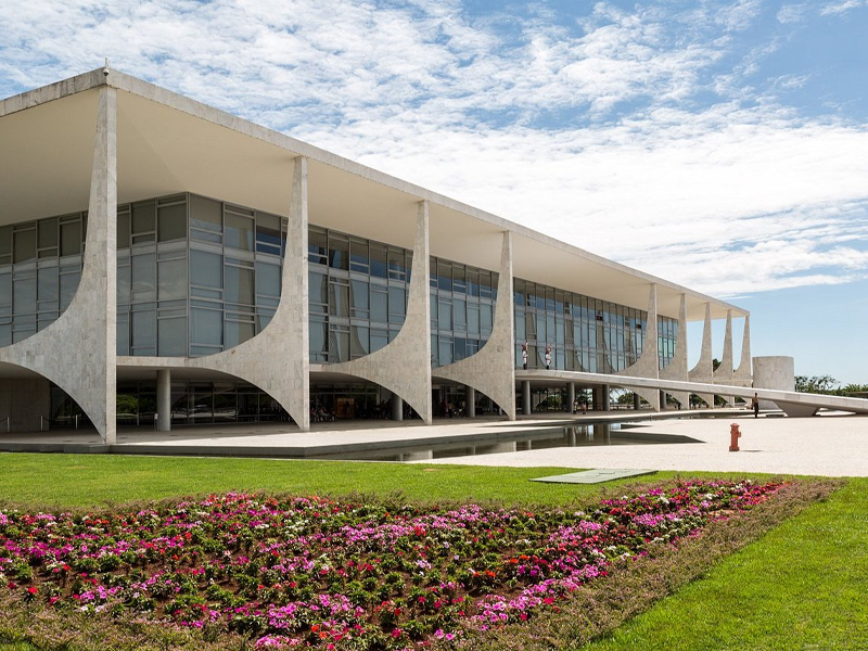 Planalto vê interferência dos EUA e adia aval a novo embaixador após eleições
