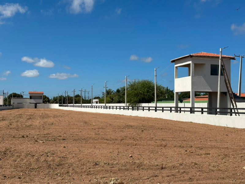 Prefeita Késia entrega reforma da pista de vaquejada de Altaneira
