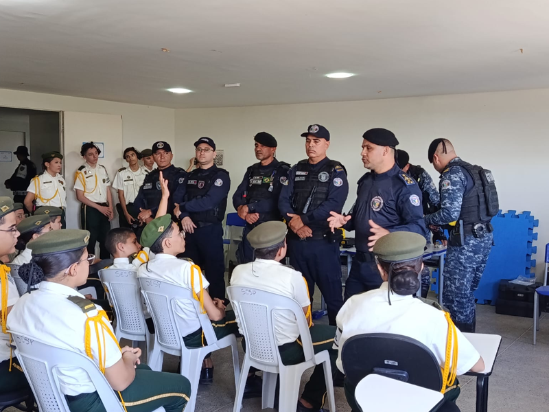 Guarda Civil Metropolitana de Juazeiro do Norte recebe alunos para visita educativa