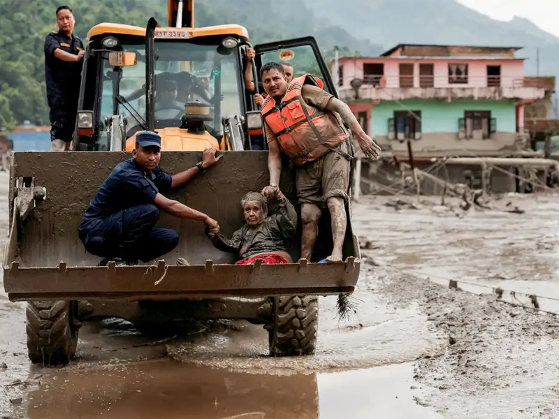 Inundações deixam ao menos 55 mortos e quase 400 desaparecidos entre Nepal e Tibete