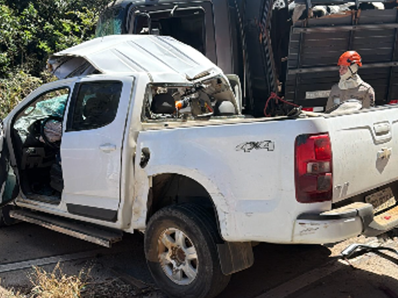 🔴AO VIVO: idoso de 92 anos morreu em acidente a caminho de sessão de hemodiálise, no Crato; filho que conduzia S10 atingida por Hilux e caminhão fica ferido