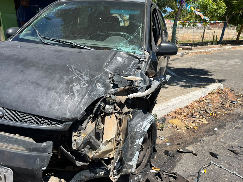 🔴AO VIVO: equipe da TV News Cariri vai ao local onde oficial de justiça atingiu carro e moto ao dirigir em alta velocidade em Juazeiro do Norte
