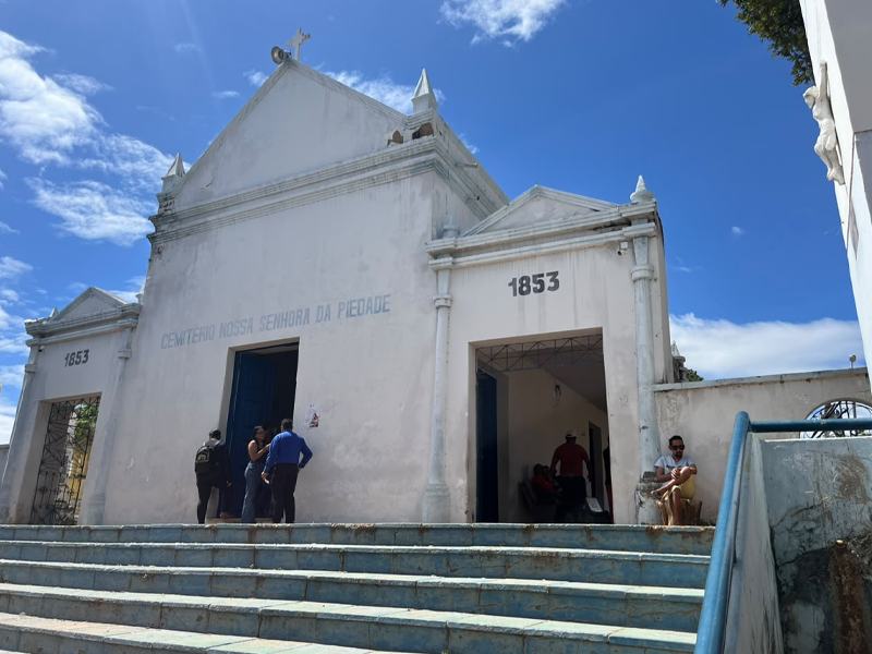🔴AO VIVO: sepultamento de Camila Gomes, atropelada e morta pelo companheiro no Crato, é marcado por forte comoção e clamor por justiça
