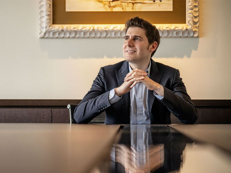 Forbes divulga ranking dos 10 maiores bilionários brasileiros; brasileiro cofundador do Facebook lidera lista