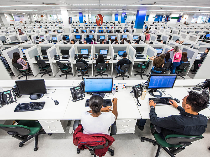 Setor de serviços fica estável em junho e cresce 2% no primeiro semestre de 2026