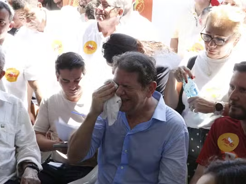 Senador Cid Gomes passa mal durante convenção do PSB no Ceará e revela síndrome vasovagal