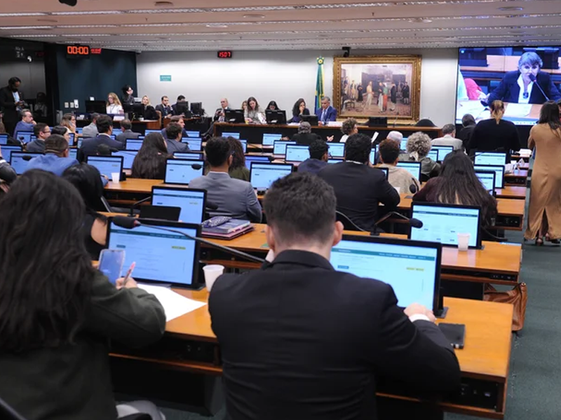 Câmara deve instalar comissão para analisar PEC que reduz maioridade penal para 16 anos