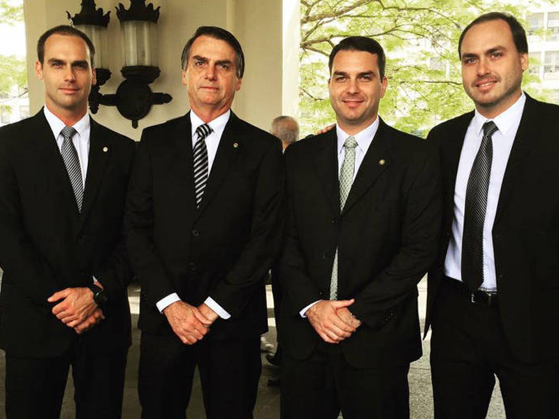 Bolsonaro pede a Moraes autorização para receber filhos no Dia dos Pais