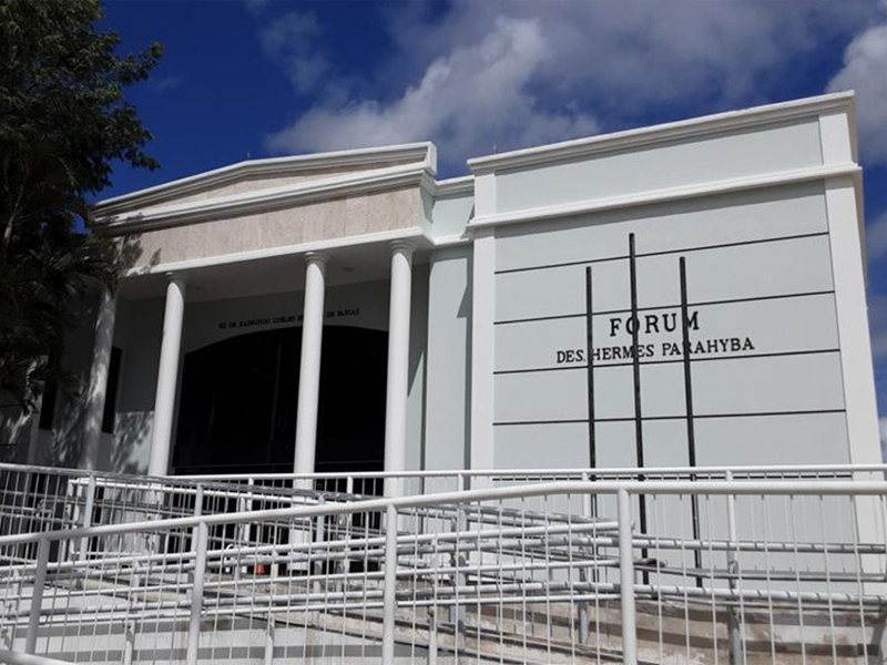 Justiça mantém condenação de fabricante de alimentos após consumidora encontrar vidro em linguiça no Crato