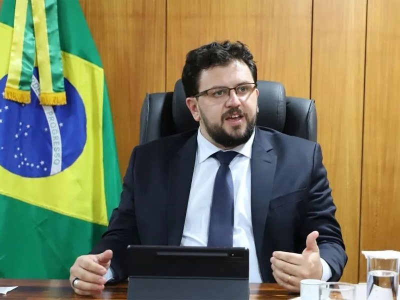 PL aciona André Mendonça e pede quebra de sigilo de ex-chefe de gabinete de Lula