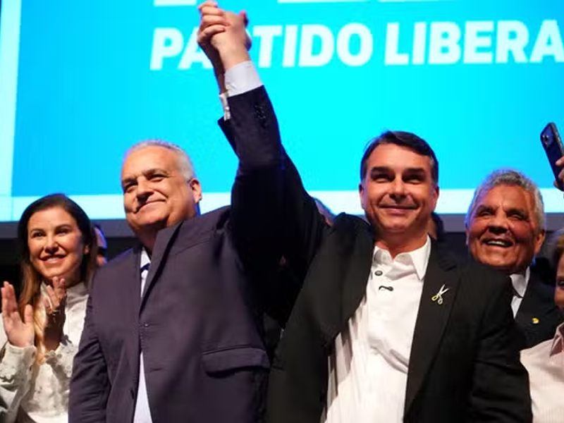 Flávio Bolsonaro declara R$ 8,2 milhões em bens ao TSE; patrimônio cresce 370% desde 2018