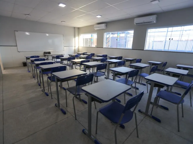 Pisa 2025: Brasil melhora em relação à média da OCDE, mas segue abaixo em matemática, leitura e ciências