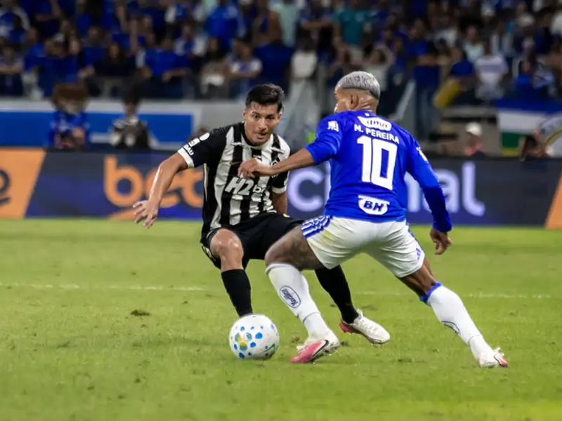 Atlético-MG vence Cruzeiro de virada e é o primeiro semifinalista da Copa do Brasil
