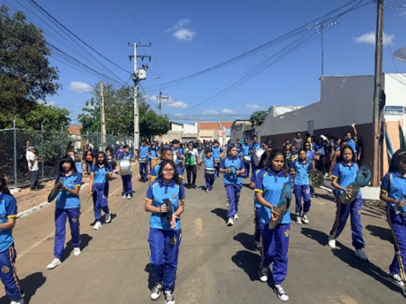 Desfiles cívicos seguem por bairros de Juazeiro do Norte até 20 de setembro; confira programação