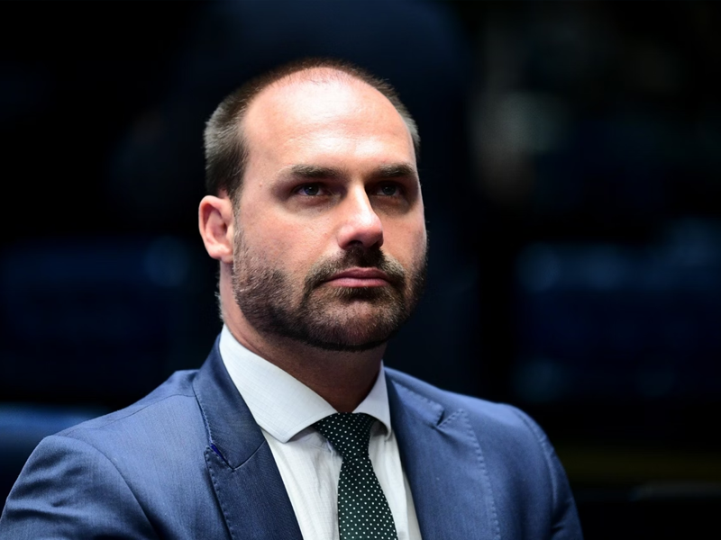 Eduardo Bolsonaro é demitido da Polícia Federal por abandono de cargo