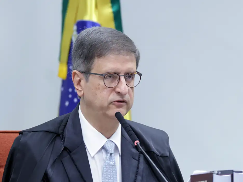 PGR pede anulação de investigação sobre conversas entre Moraes e Vorcaro
