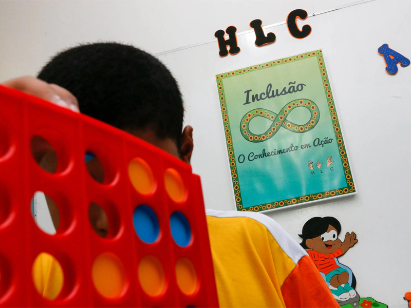 Escolas públicas do Ceará têm mais salas de recursos e profissionais de apoio que rede privada, aponta IBGE