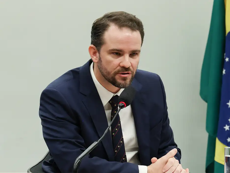 Ministro da Fazenda diz que empresa ligada a filme sobre Bolsonaro recebeu dinheiro do crime organizado