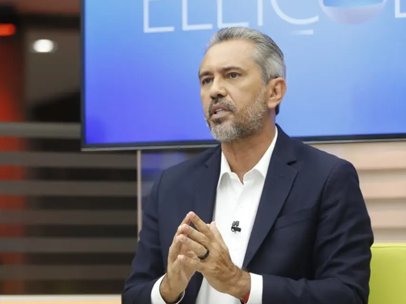 TRE-CE suspende propaganda de Elmano que associa Ciro Gomes a Bolsonaro e determina perda de 29 minutos
