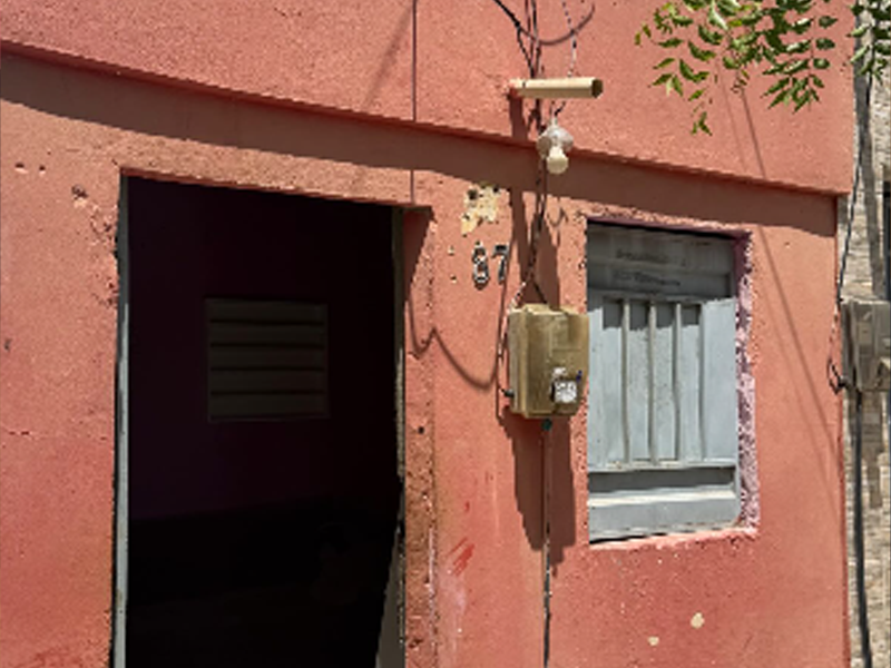 🔴AO VIVO: moradora pede conserto de fachada de casa e restabelecimento de energia após imóvel ser atingido por caminhão