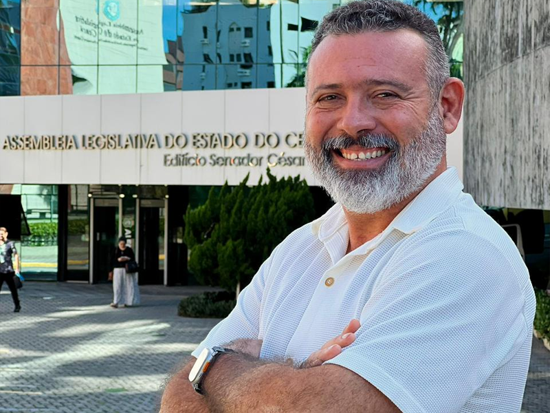 Candidato a deputado estadual, professor Siebra convida comunidade surda para debater propostas