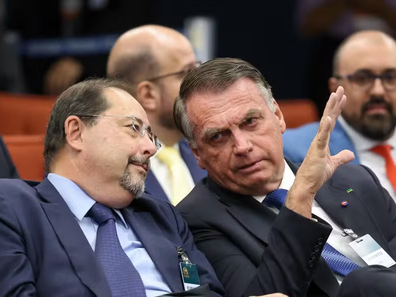 Defesa de Bolsonaro desiste de pedido para suspender pena de 27 anos