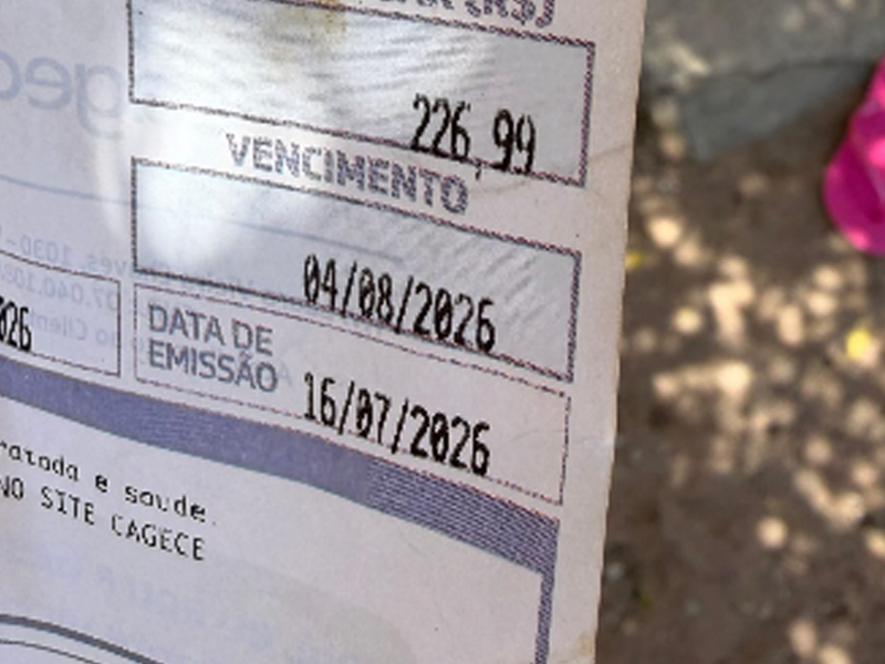 🔴AO VIVO: moradores da rua Moacir Gondim Lócio, no Jardim Gonzaga, dizem estar sem água há dois meses e reclamam das contas de até R$ 226