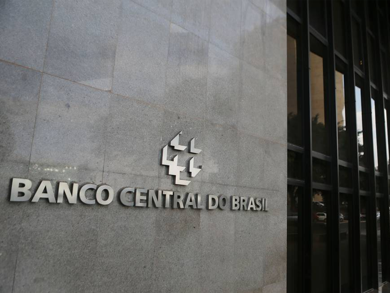 Mercado eleva projeção de inflação para 4,99% e reduz PIB