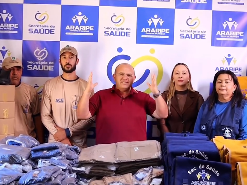 Prefeitura de Araripe entrega novos fardamentos a agentes de saúde e de combate às endemias
