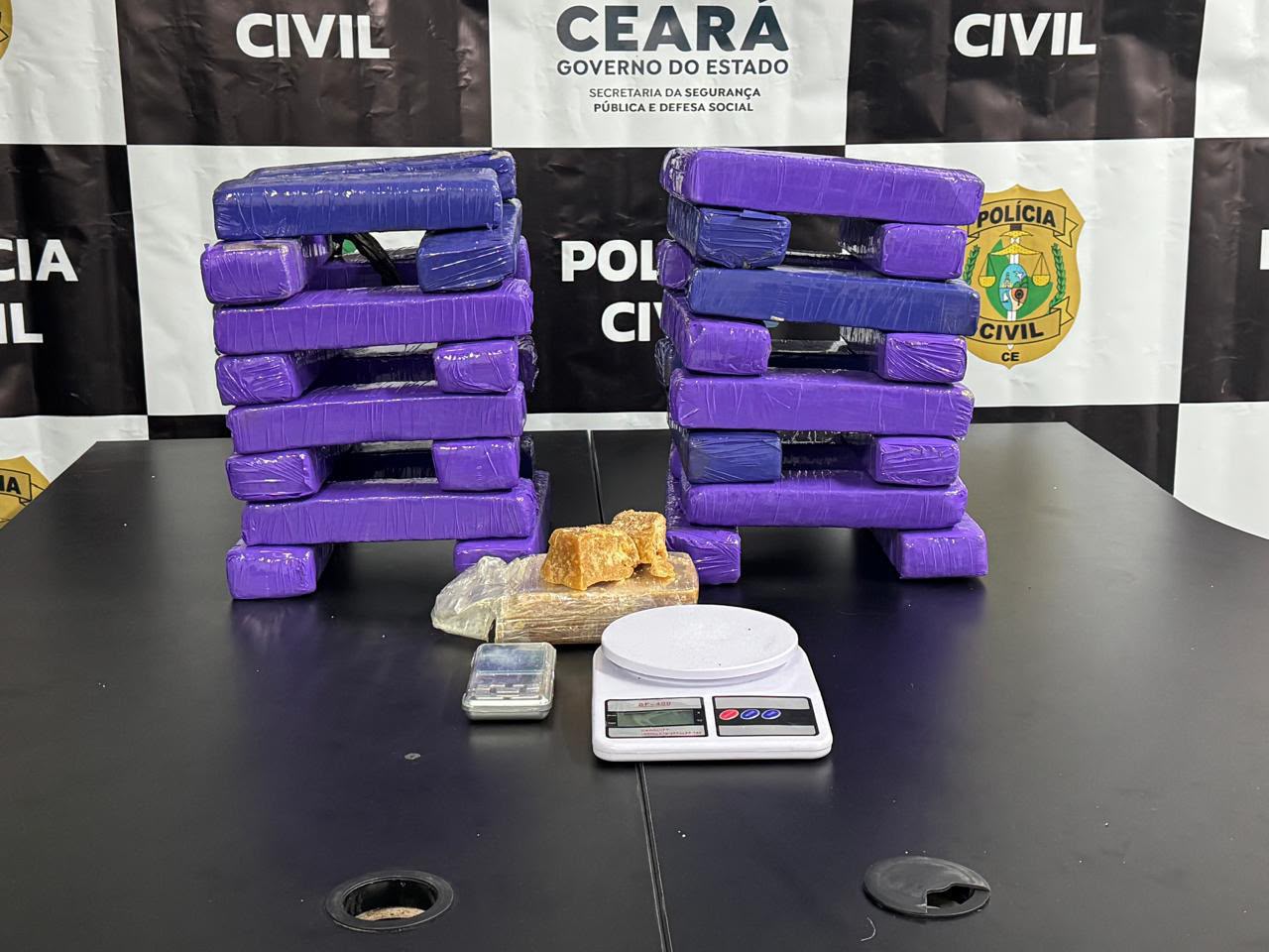 Vídeo: Polícia Civil prende duas mulheres e apreende mais de 20kg num apartamento em Juazeiro do Norte