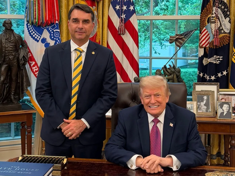 Trump diz que desempenho de Flávio no 1° turno é “vitória muito grande”