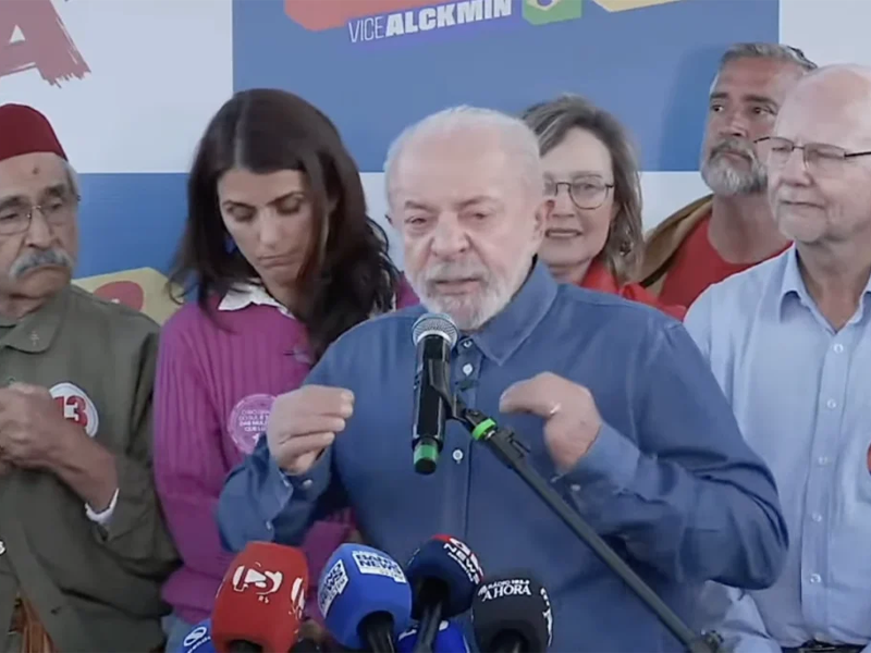 Lula diz que entregará ao TSE autorização para quebra de sigilos bancário e telefônico dele e da família
