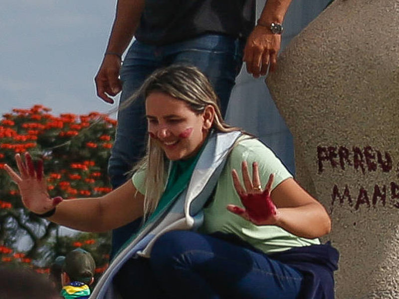 “Débora do Batom” avança para o regime semiaberto após decisão de Moraes