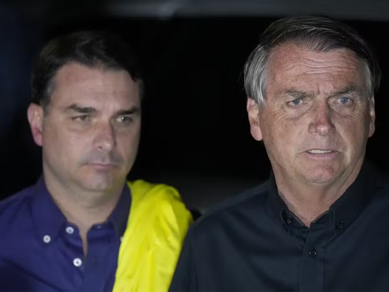 PGR dá parecer favorável à retomada de visitas de Flávio Bolsonaro ao pai