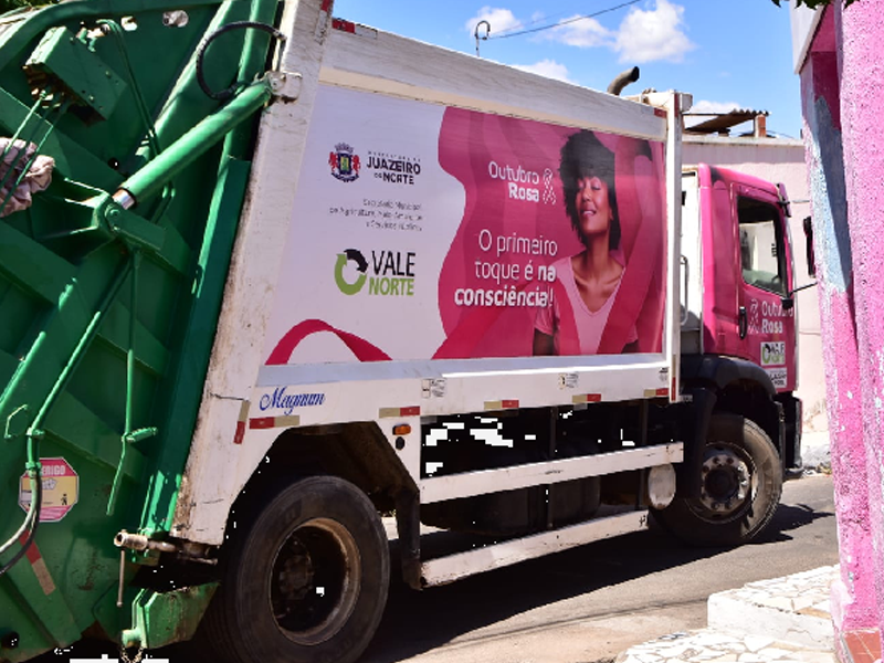 Caminhão da coleta domiciliar de Juazeiro do Norte ganha decoração do Outubro Rosa
