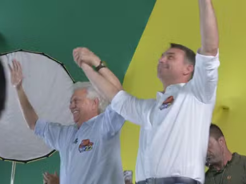 Caiado anuncia apoio a Flávio Bolsonaro no 2º turno durante evento em Goiânia