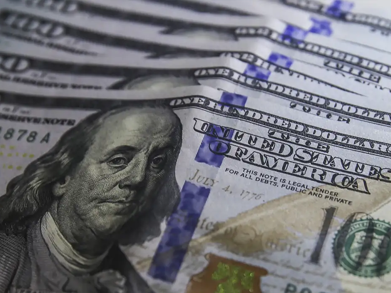 Dólar fecha a R$ 5,019 e Bolsa supera 208 mil pontos com alta de 1,57%